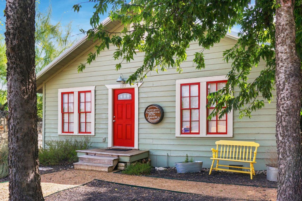 Bungalows On The Square- Unit 1 Wimberley Exteriér fotografie